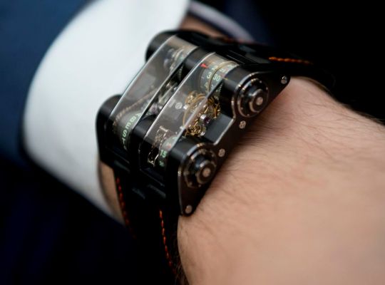 Cabestan Winch Tourbillon Vertical