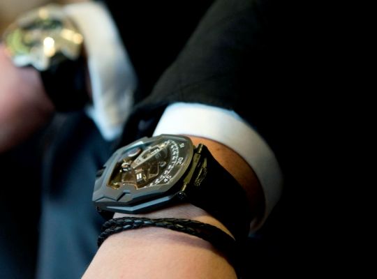 URWERK UR-210 AlTiN